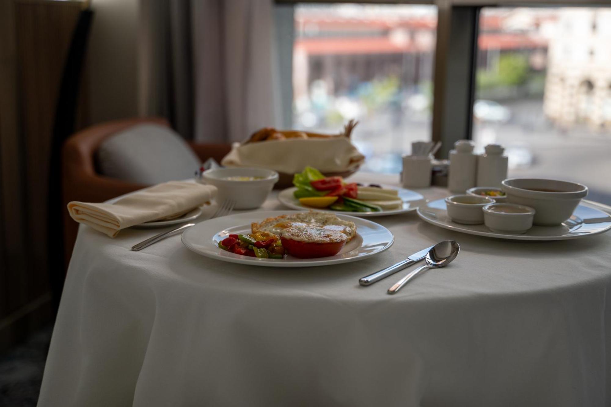 Rotana Al Manakha Madinah Hotel Medina ภายนอก รูปภาพ