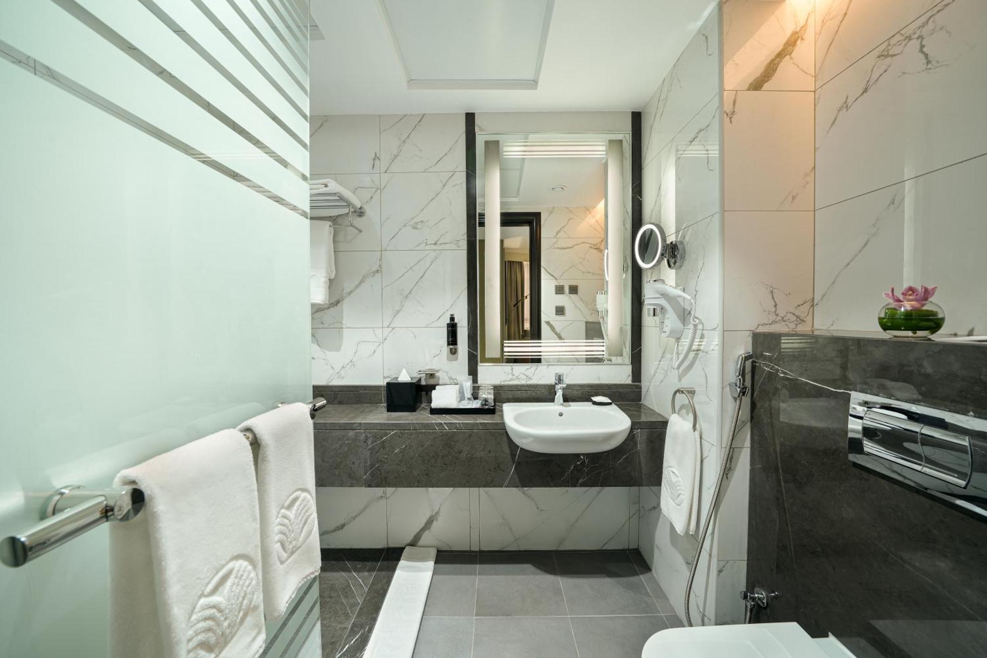 Rotana Al Manakha Madinah Hotel Medina ภายนอก รูปภาพ